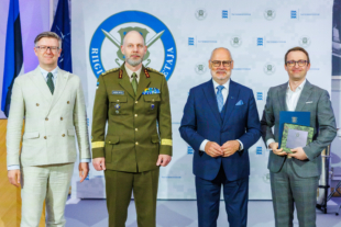 Kaupo Lepasepp riigikaitsjate toetajate tänuüritusel 15. juunil 2026. Foto: Arno Mikkor
